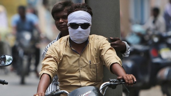 Ấn Độ: Nắng nóng 49,5 độ C, 135 người chết - Ảnh 7.