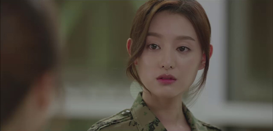 Song Joong Ki khoe th&acirc;n h&igrave;nh n&oacute;ng bỏng trong &ldquo;Descendants Of The Sun&rdquo; - Ảnh 12.