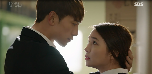 &ldquo;Come Back Mister&rdquo;: Bi Rain soi gương tự m&acirc;n m&ecirc; th&acirc;n h&igrave;nh s&aacute;u m&uacute;i của m&igrave;nh - Ảnh 13.