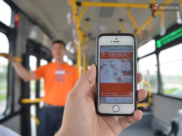 C&acirc;̣n cảnh tuy&ecirc;́n xe buýt ch&acirc;́t lượng cao từ ga Hà N&ocirc;̣i đi s&acirc;n bay N&ocirc;̣i Bài - Ảnh 13.