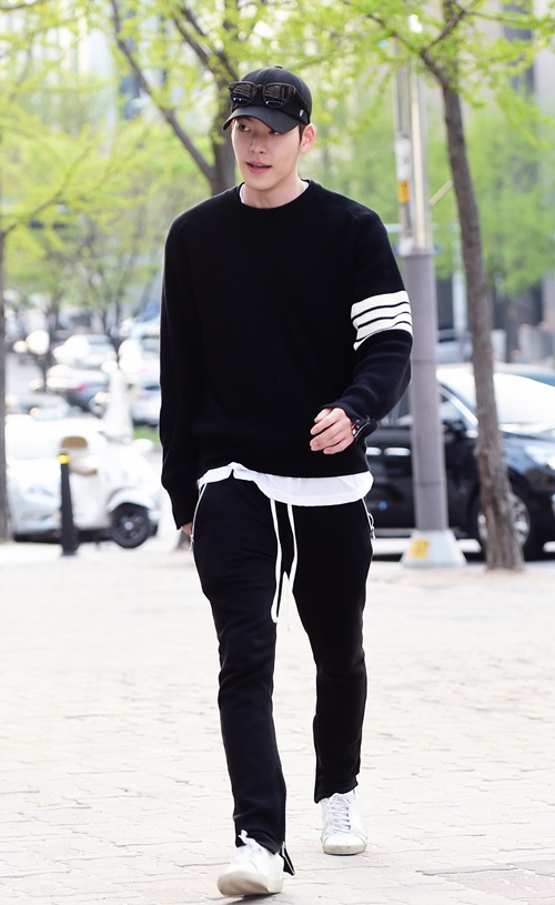Kim Woo Bin đ&ograve;i hẹn h&ograve; Suzy ngay tr&ecirc;n s&oacute;ng truyền h&igrave;nh trong phim mới - Ảnh 13.