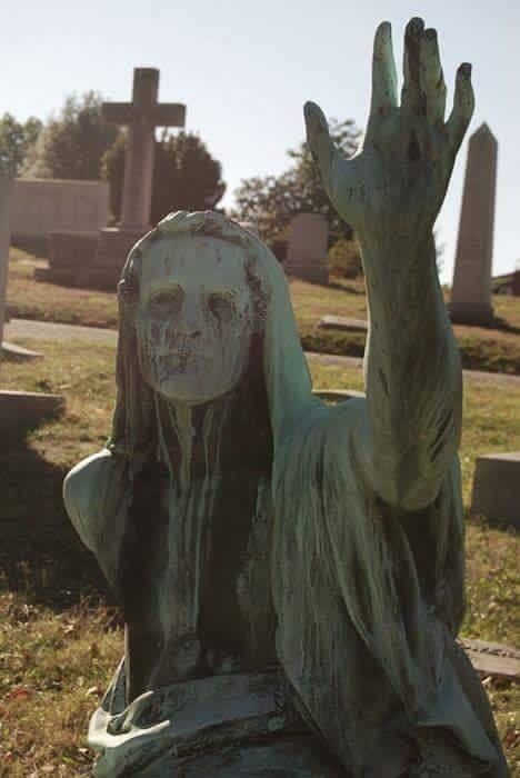 Bắt gặp 15 bức tượng ma quái trong nghĩa địa, bạn sẽ chết vì thót tim trước tiên - Ảnh 3.