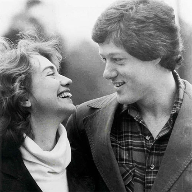 Đã gần nửa thế kỷ trôi qua, chuyện tình của vợ chồng Clinton vẫn khiến cho bao người phải ngưỡng mộ - Ảnh 1.