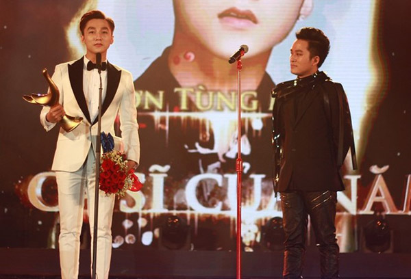 T&ugrave;ng Dương &aacute;m chỉ Sơn T&ugrave;ng kh&ocirc;ng xứng đ&aacute;ng với giải Nghệ sĩ của năm v&igrave; nghi vấn đạo nh&aacute;i? - Ảnh 2.