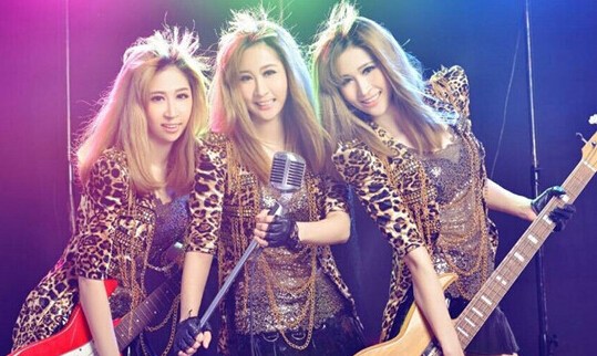 Nh&oacute;m nhạc sinh ba của Trung Quốc khiến netizen dậy s&oacute;ng v&igrave; gương mặt thẩm mỹ cứng đờ - Ảnh 18.