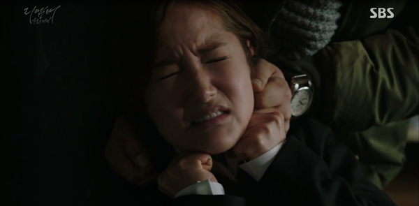 “Remember”: Hết bị bắn, Yoo Seung Ho lại bất ngờ ngất xỉu - Ảnh 13.