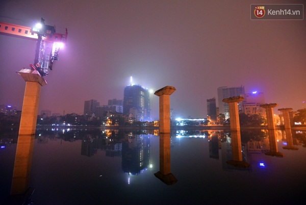 Hà Nội: Lao dầm khổng lồ qua hồ Hoàng Cầu tại dự án đường sắt trên cao - Ảnh 12.
