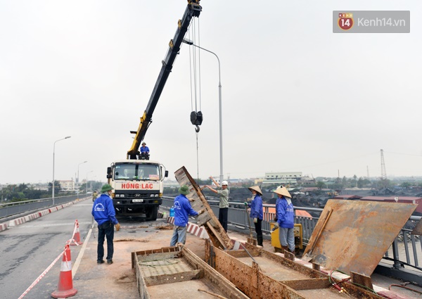 Giao th&ocirc;ng &aacute;ch tắc đi&ecirc;u đứng sau vụ t&agrave;u ngh&igrave;n tấn đ&acirc;m nứt to&aacute;c cầu An Th&aacute;i - Ảnh 13.
