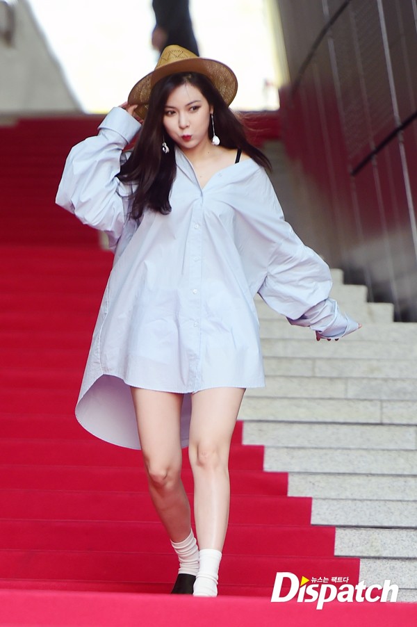 Tiffany diện đồ da báo, Hyomin khoe chân với váy xẻ cao tít - Ảnh 12.