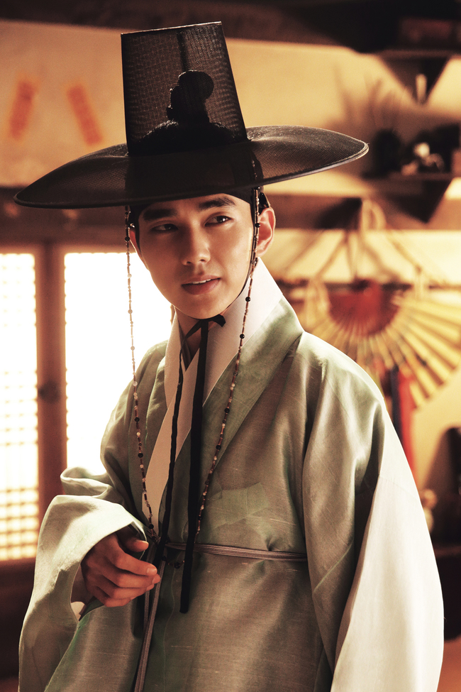 Yoo Seung Ho giả g&aacute;i đi&ecirc;u luyện, c&ugrave;ng Xiumin (EXO) l&agrave;m tr&ugrave;m lừa đảo - Ảnh 13.