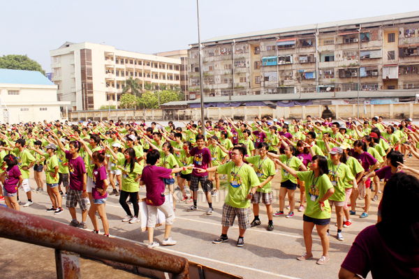 Nghẹt thở với màn cheer siêu hoành tráng của teen Chuyên Ngoại ngữ - Ảnh 5.