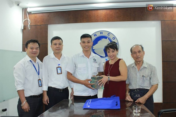 H&agrave; Nội: T&agrave;i xế taxi trả lại 650 triệu đồng cho nữ Việt kiều Đức - Ảnh 1.