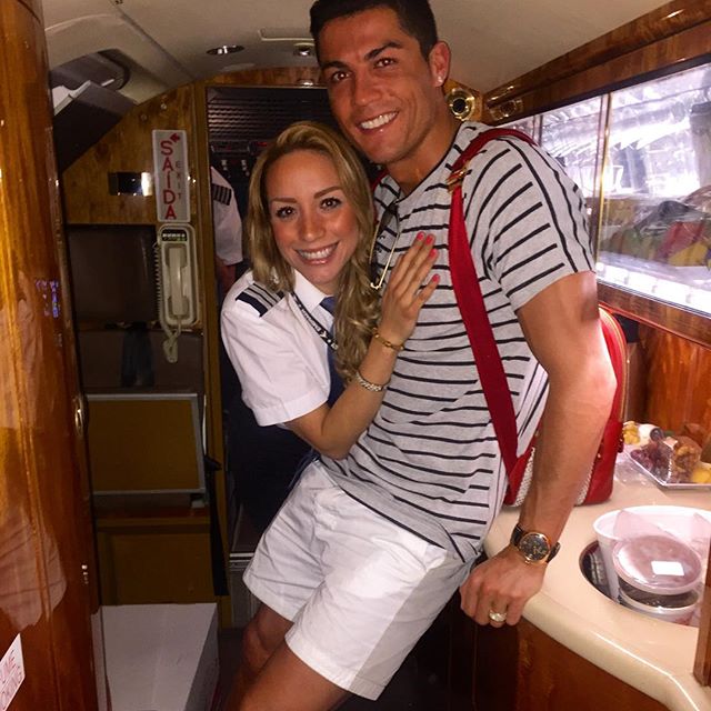 Hi hữu chuyện bạn gái mới của Ronaldo lại đem lòng yêu Messi - Ảnh 1.