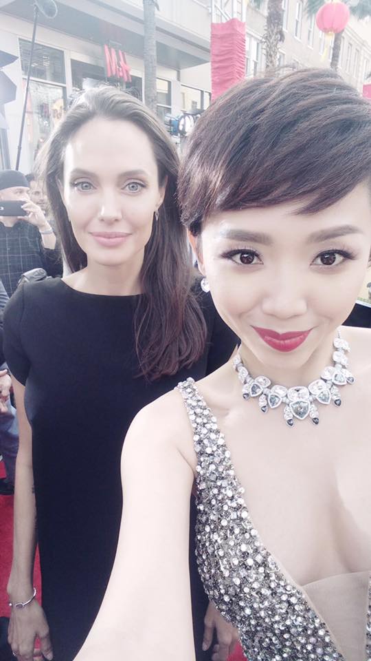 Tóc Tiên phấn khích khoe ảnh selfie cùng thần tượng Angelina Jolie - Ảnh 2.