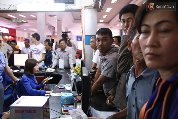 Vụ sập cầu Ghềnh: 300 hành khách ở ga Sài Gòn vật vờ chờ xe trung chuyển đến Biên Hòa - Ảnh 6.
