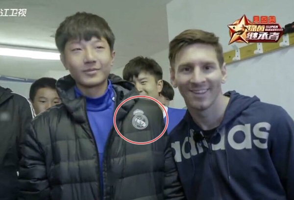 Hé lộ nguyên nhân cầu thủ trẻ Trung Quốc không bắt tay Messi - Ảnh 2.