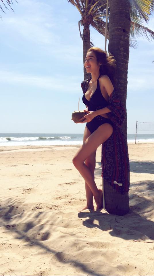 Bà mẹ 2 con Elly Trần khoe hình thể với loạt ảnh bikini nóng bỏng - Ảnh 5.