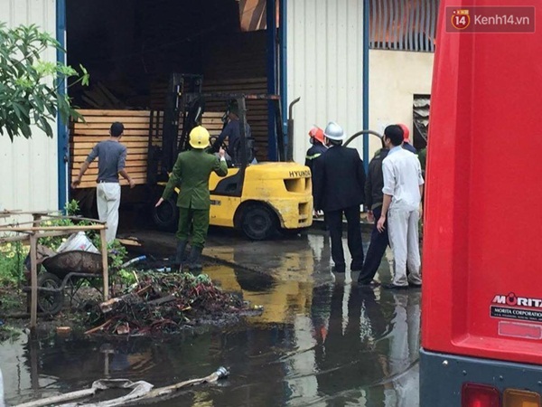 Ch&aacute;y lớn khu c&ocirc;ng nghiệp Quế V&otilde; - Bắc Ninh, 6 giờ dập lửa bất th&agrave;nh - Ảnh 6.