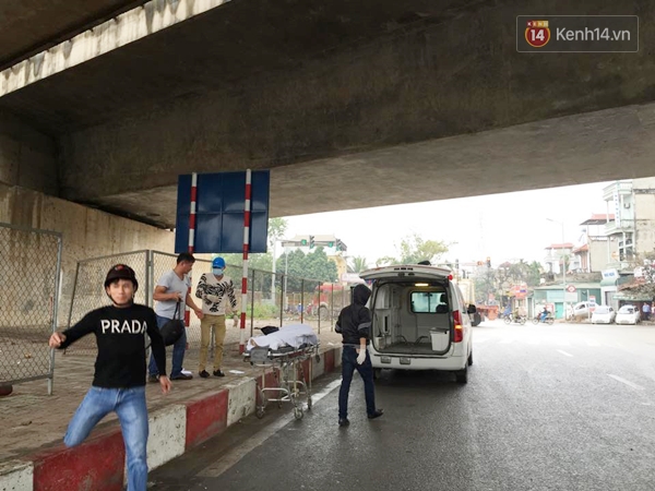 H&agrave; Nội: Nam thanh ni&ecirc;n chạy xe m&aacute;y l&ecirc;n cầu Lĩnh Nam rồi rơi xuống đất, tử vong tại chỗ - Ảnh 3.
