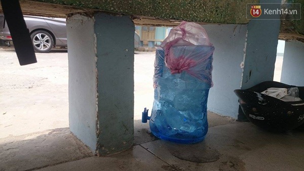 Thanh ni&ecirc;n 17 tuổi bị ch&eacute;m rớt b&agrave;n tay do m&acirc;u thuẫn t&igrave;nh cảm - Ảnh 1.