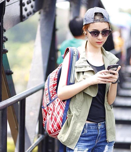 Kh&ocirc;ng những l&agrave; hoa kh&ocirc;i trong phim, em g&aacute;i Katun ngo&agrave;i đời cũng si&ecirc;u dễ thương! - Ảnh 14.