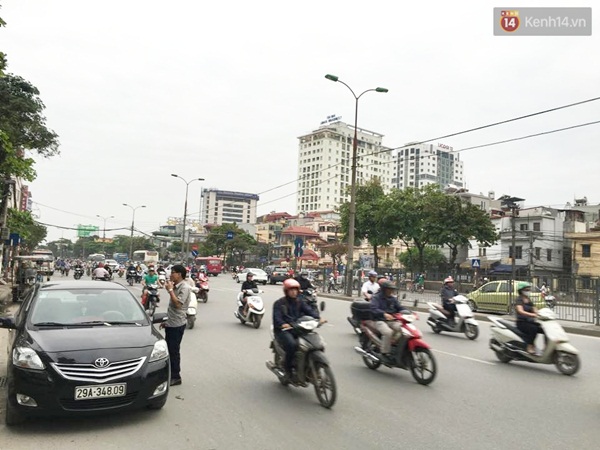 Người dân trở lại Hà Nội, Sài Gòn sau kỳ nghỉ lễ kéo dài 3 ngày - Ảnh 1.