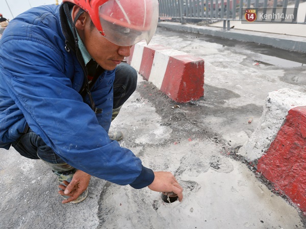 Giao th&ocirc;ng &aacute;ch tắc đi&ecirc;u đứng sau vụ t&agrave;u ngh&igrave;n tấn đ&acirc;m nứt to&aacute;c cầu An Th&aacute;i - Ảnh 14.