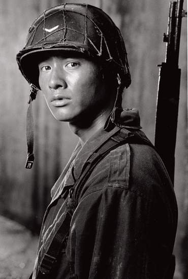 Còn hàng chục quân nhân bụi bặm của màn ảnh Hàn “hơn đứt” Song Joong Ki - Ảnh 14.