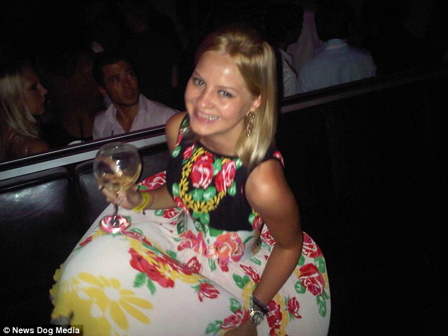 Cho&aacute;ng với th&uacute; ti&ecirc;u x&agrave;i của tiểu thư nh&agrave; gi&agrave;u tự thấy m&igrave;nh qu&aacute; đẹp, kh&ocirc;ng th&iacute;ch hợp đi l&agrave;m - Ảnh 11.