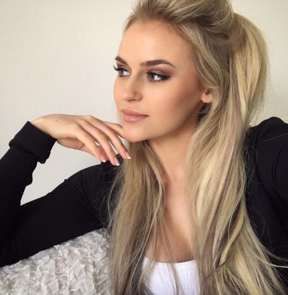 Cô gái trở thành hot girl phòng gym với 2,8 triệu fan nhờ ngoại hình quá hoàn hảo - Ảnh 4. Cô gái trở thành hot girl phòng gym với 2,8 triệu fan nhờ ngoại hình quá hoàn hảo - Ảnh 4.