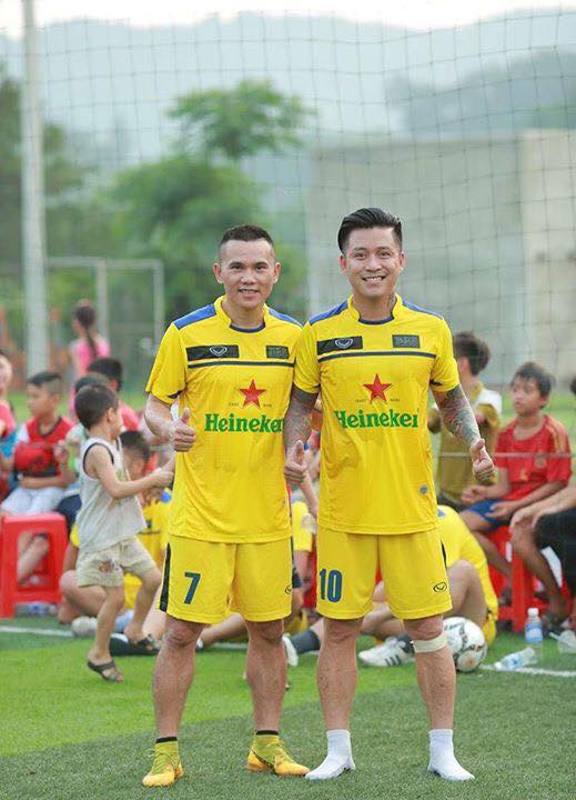 Tuấn Hưng đ&aacute; b&oacute;ng từ thiện, ủng hộ ngư d&acirc;n H&agrave; Tĩnh hơn 300 triệu đồng - Ảnh 5.