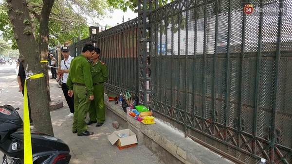 Hà Nội: Phát hiện thi thể thai nhi mới sinh trong túi bóng trước cổng bến xe - Ảnh 1.