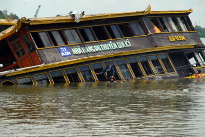 Những vụ chìm tàu du lịch đầy ám ảnh tại Việt Nam - Ảnh 3.