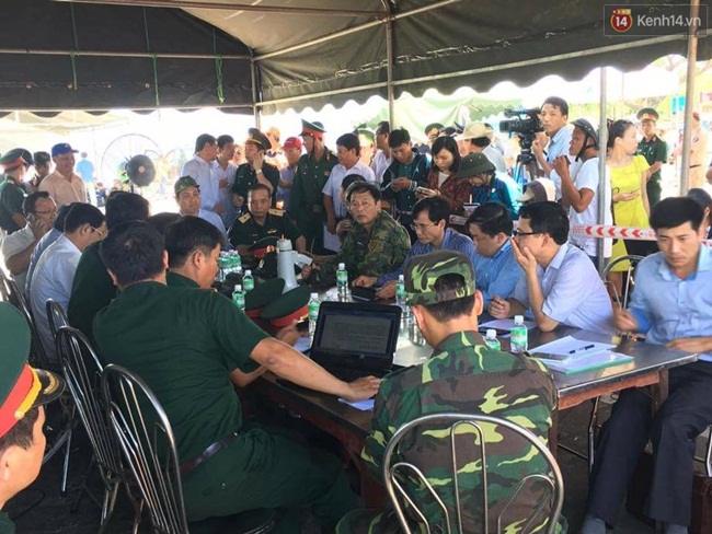 UBND TP Đà Nẵng tổ chức họp báo: Có tất cả 56 người trên tàu bị lật - Ảnh 1.