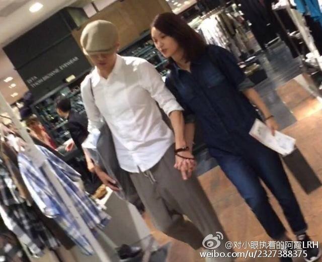 Dương Thừa Lâm công khai nắm tay bạn trai đi mua sắm - Ảnh 2.