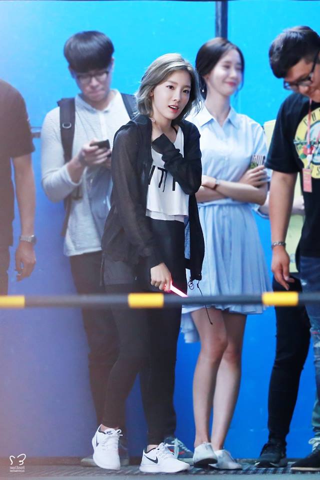 G&aacute;c lại l&ugrave;m x&ugrave;m, Taeyeon - Yoona (SNSD) vui vẻ tới ủng hộ Tiffany - Ảnh 9.
