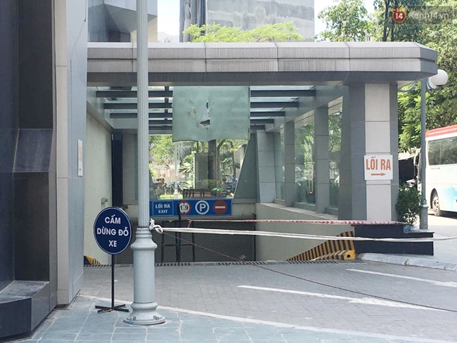 Hà Nội: Lao từ tầng 14 xuống đất, cô gái trẻ tử vong tại chỗ - Ảnh 1.