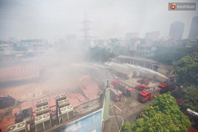 Hà Nội: Cháy kho hàng công ty ở Trường Chinh, nhiều tài sản bị thiêu rụi - Ảnh 3.