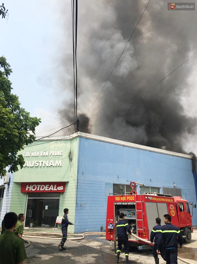 Hà Nội: Cháy kho hàng công ty ở Trường Chinh, nhiều tài sản bị thiêu rụi - Ảnh 4.