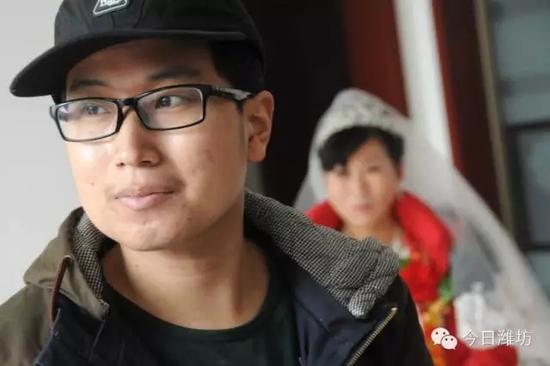 Ch&agrave;ng trai bị ung thư nhưng từ chối điều trị, để tiền l&agrave;m đ&aacute;m cưới cho mẹ - Ảnh 1.