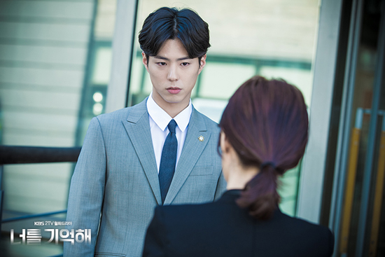 Từ mỹ nam vai phụ, kỳ thủ cờ vây Choi Taek Park Bo Geum hóa hoàng tử truyền hình - Ảnh 16.