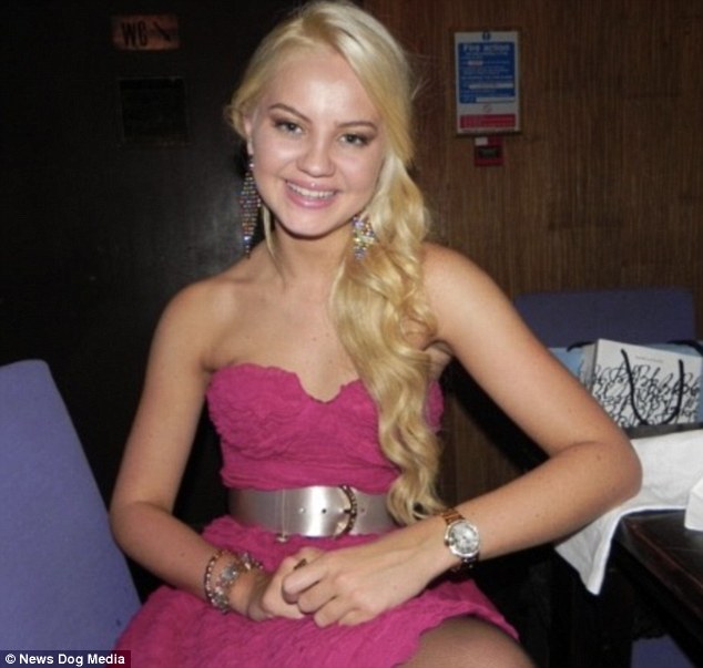 Cho&aacute;ng với th&uacute; ti&ecirc;u x&agrave;i của tiểu thư nh&agrave; gi&agrave;u tự thấy m&igrave;nh qu&aacute; đẹp, kh&ocirc;ng th&iacute;ch hợp đi l&agrave;m - Ảnh 12.