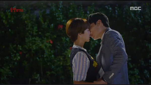 Lucky Romance: Cún Ryu Jun Yeol tỏ tình với Hwang Jung Eum bằng nụ hôn ngọt ngào - Ảnh 16.