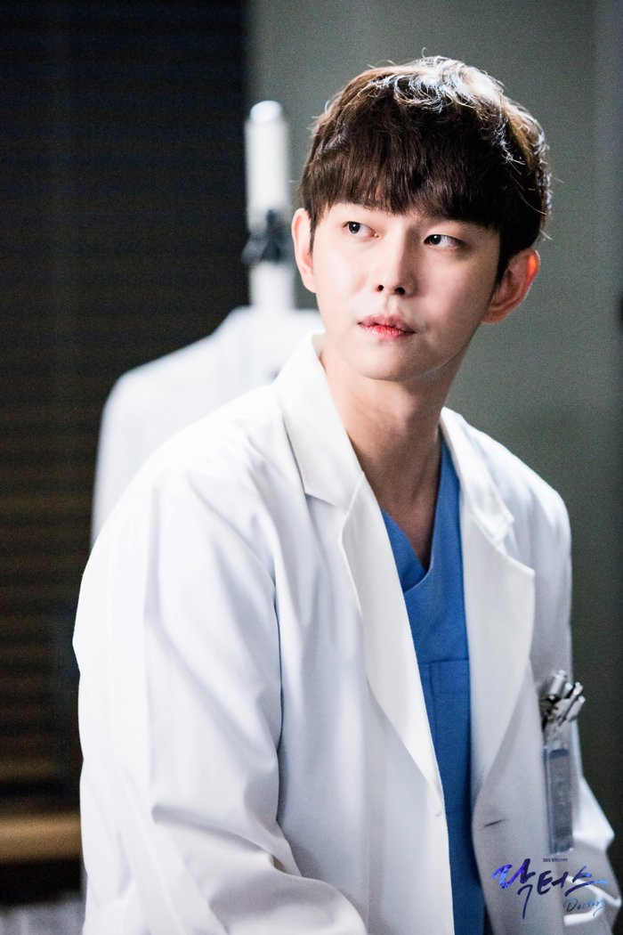 Yoon Kyun Sang: Từ chàng béo trượt đại học tới nam thứ điển trai của “Doctors” - Ảnh 14.