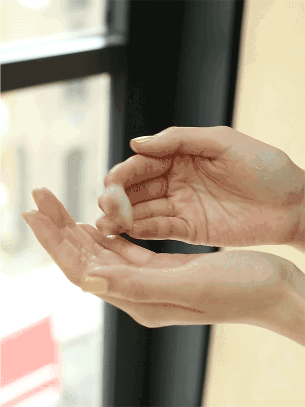 Xem beauty blogger Hàn Quốc hướng dẫn cách bôi kem và massage mặt để trẻ đẹp dài lâu - Ảnh 4.