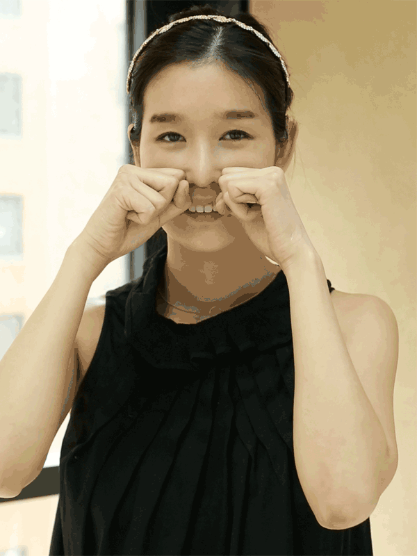 Xem beauty blogger Hàn Quốc hướng dẫn cách bôi kem và massage mặt để trẻ đẹp dài lâu - Ảnh 6.