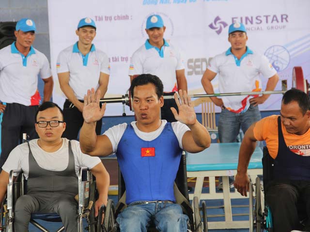 Hạnh phúc đã mỉm cười với nhà vô địch Paralympic Lê Văn Công - Ảnh 1.