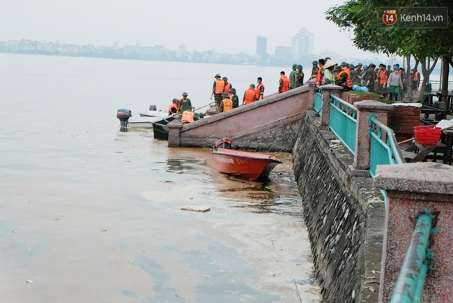 Hồ T&acirc;y sạch b&oacute;ng c&aacute; chết, H&agrave; Nội tập trung xử l&yacute; &ocirc; nhiễm m&ocirc;i trường - Ảnh 3.