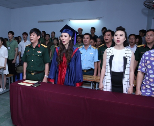 Hồ Quỳnh Hương được mời l&agrave;m giảng vi&ecirc;n trong buổi nhận bằng tốt nghiệp - Ảnh 2.