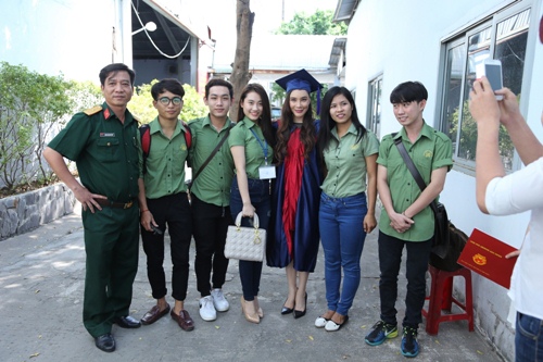 Hồ Quỳnh Hương được mời làm giảng viên trong buổi nhận bằng tốt nghiệp - Ảnh 7.